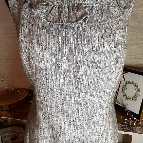 Classiques Entier Dress Women 10 Gray Tweed Ruffle Neck Sleeveless Sheath Career - Picture 3 of 9